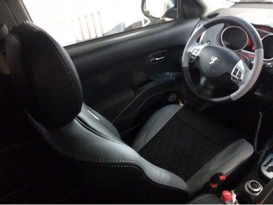 Авточехлы на Peugeot 4007 Авточехлы на Peugeot 4007